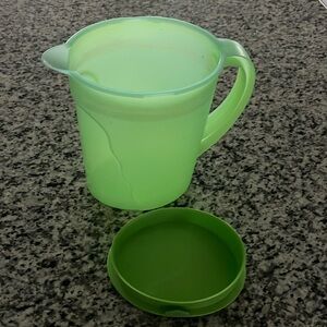 Tupperware 1 gallon pitcher